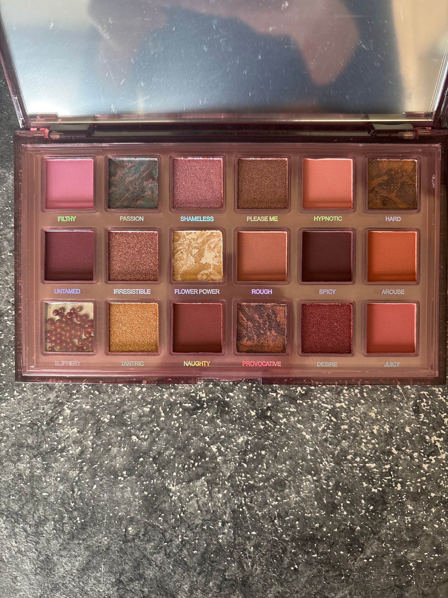 Eye shadow pallette